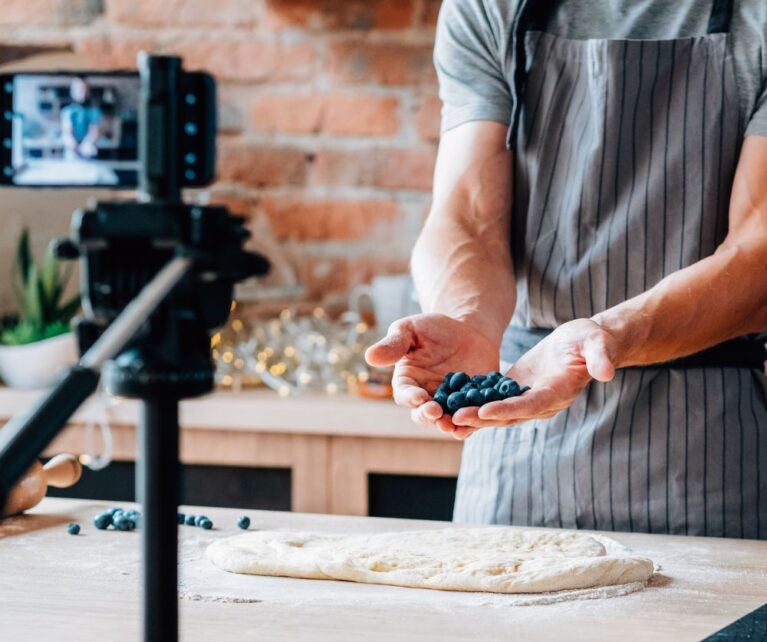 Short-form doesn’t mean short-sighted We create snackable videos that perform on mute, loop on Insta, and make your audience tap “share.”
